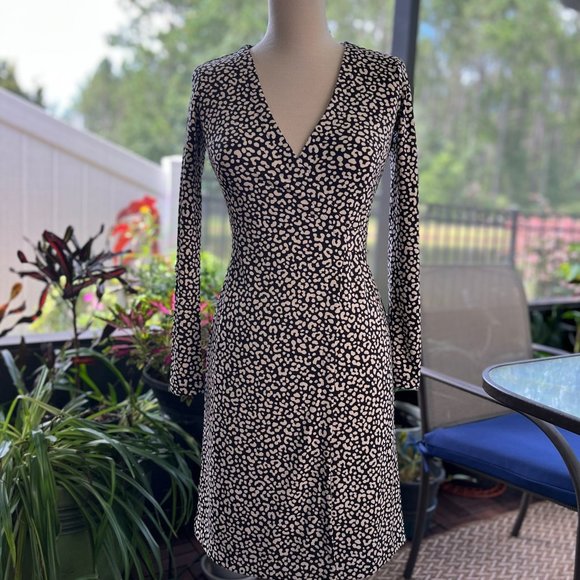 Ann Taylor Dresses & Skirts - Ann Taylor Wrap Dress Long Sleeves Stretch Dress Black with Beige Pebble Print